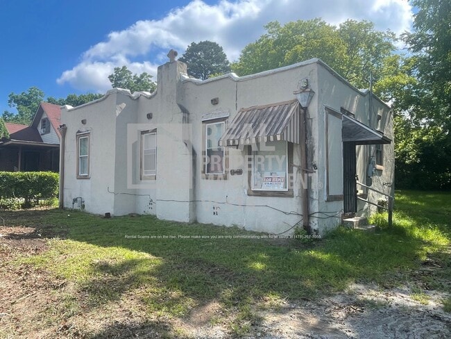 Building Photo - 1596 Burton Ave