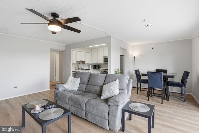 Building Photo - 2622 Fort Farnsworth Rd Unit 219 (1D)