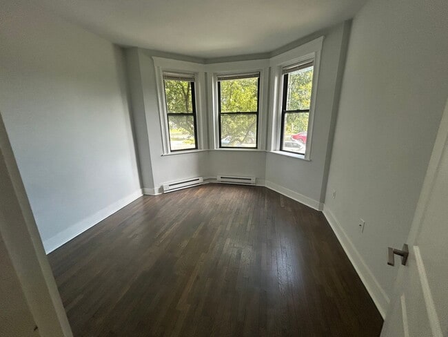 NO BROKER FEE | 3 Bed on Park Dr | Fenway | Available Now - NO BROKER FEE | 3 Bed on Park Dr | Fenway | Available Now