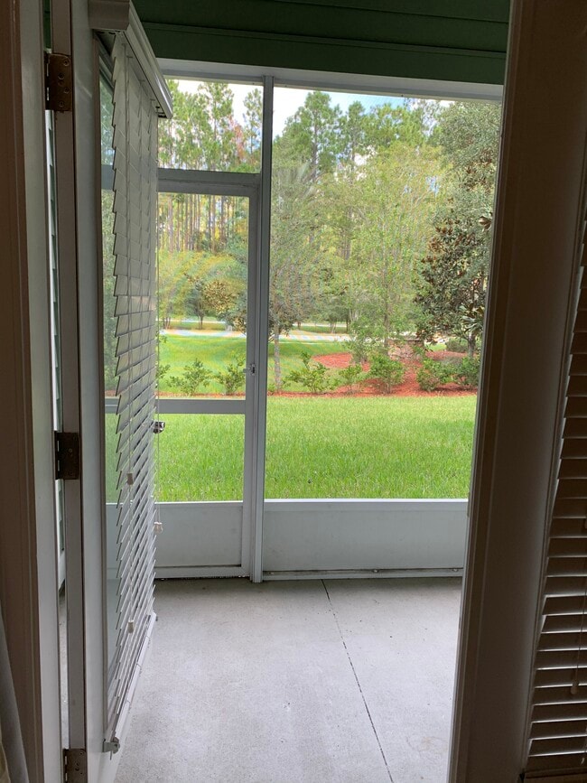 Screened-in Patio - 200 Larkin Place Unit 102