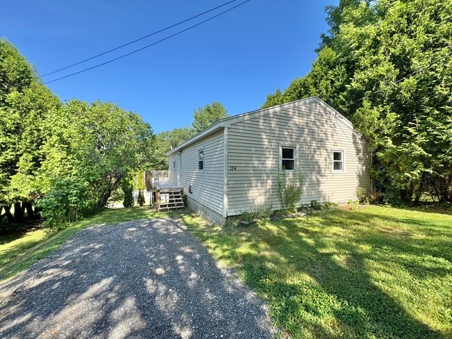 Building Photo - 194 River Rd Rental