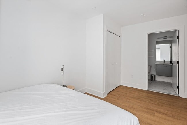 District Co-Living (Furnished Rooms)