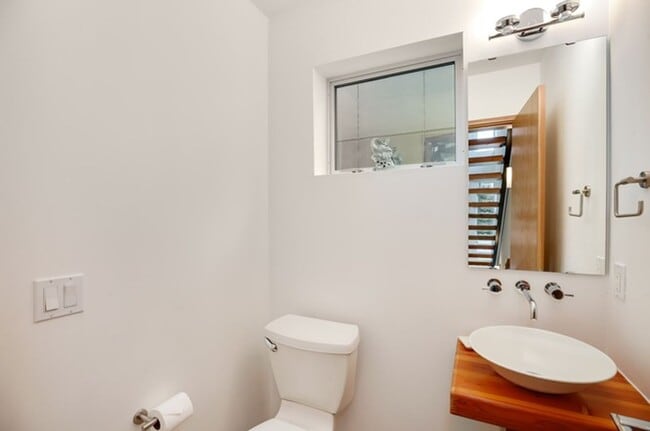 Photo - Stunning Modern 3 Bed / 2.5 Bath Townhome in Beautiful Maple Leaf Neighborhood