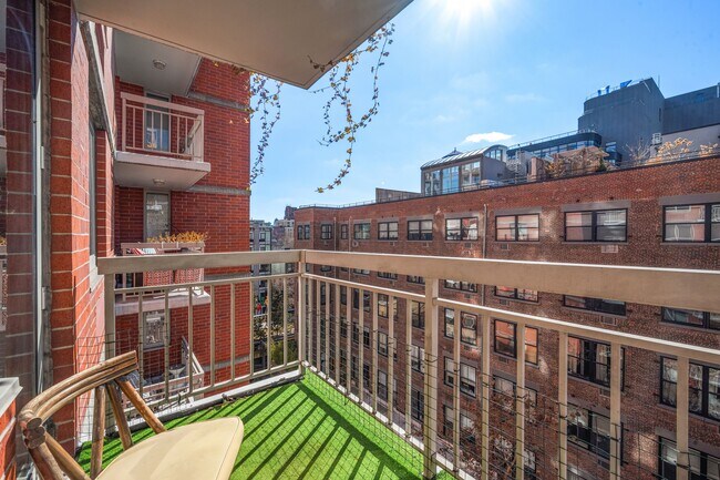 Photo - 520 W 23rd St