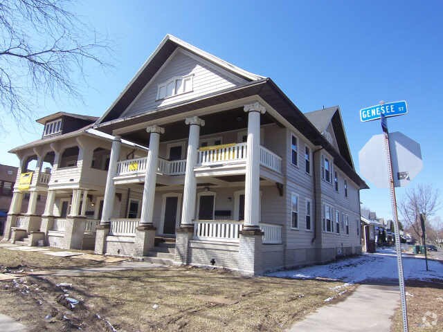 Photo - 733 Genesse St