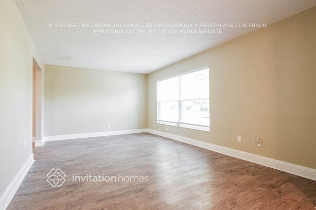 Photo - 1370 Prince Philip Dr