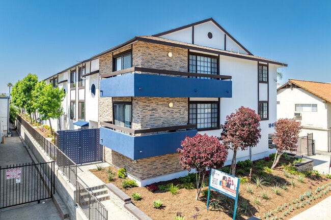 Azul Apartments