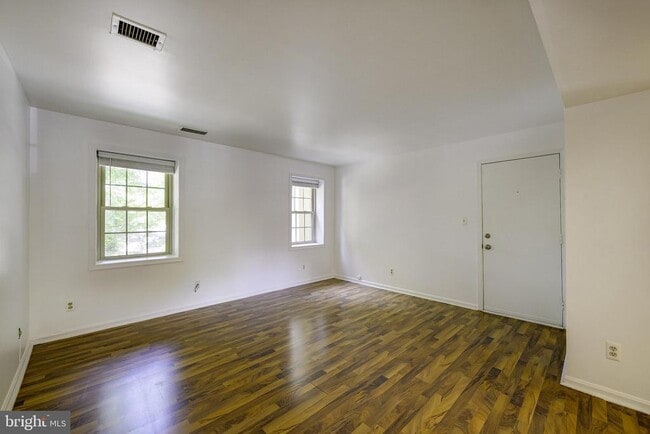 Photo - 1403 E Abingdon Dr Unit 2