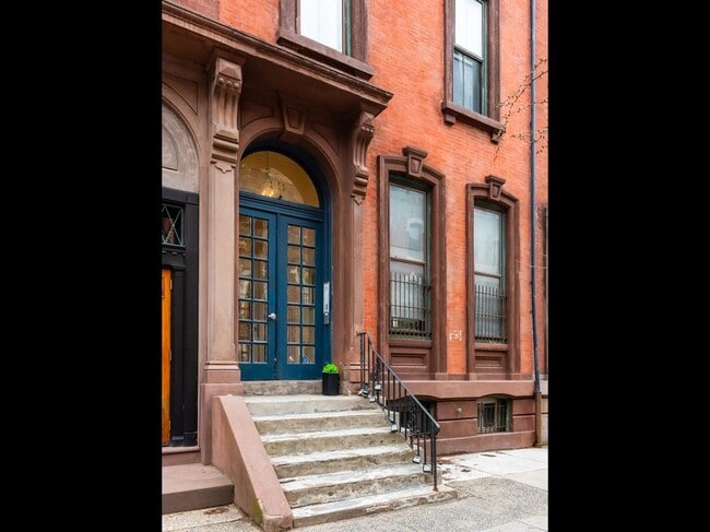 Photo - 2122 Spruce St