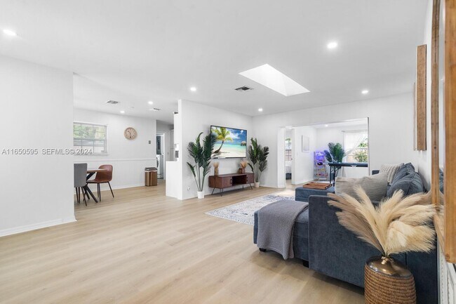 Photo - 3255 Florida Blvd