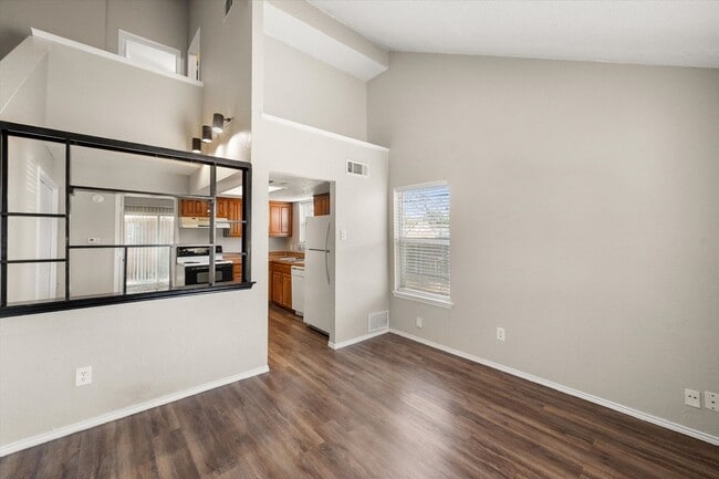 Photo - 311 Kings Way Dr Unidad E