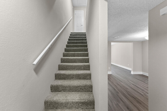 2BD, 2.5BA - 1280SF - Staircase
