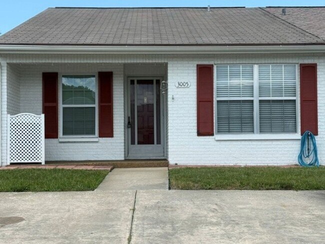 Building Photo - 2 Bed/2 Bath, 1 story Villa in Veterans Villas AVAILABLE NOW!