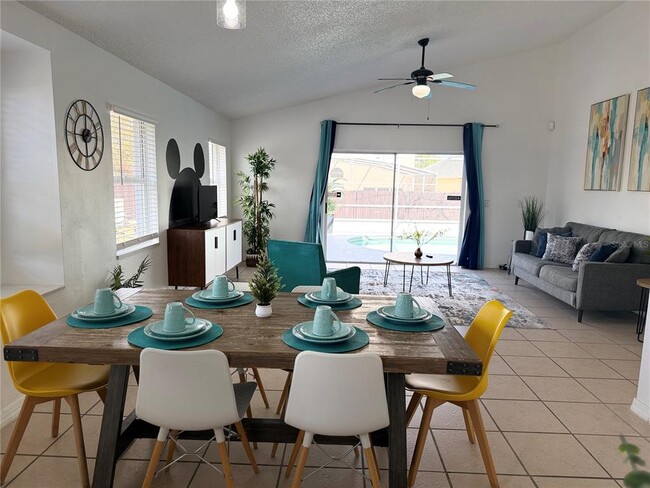 Photo - 605 Rochester Loop