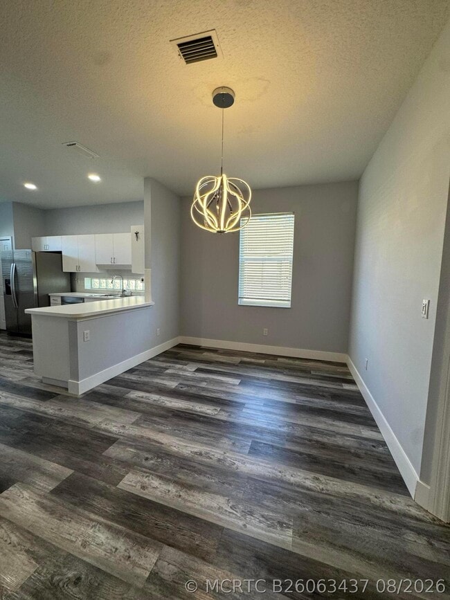822 NW Sorrento Ln