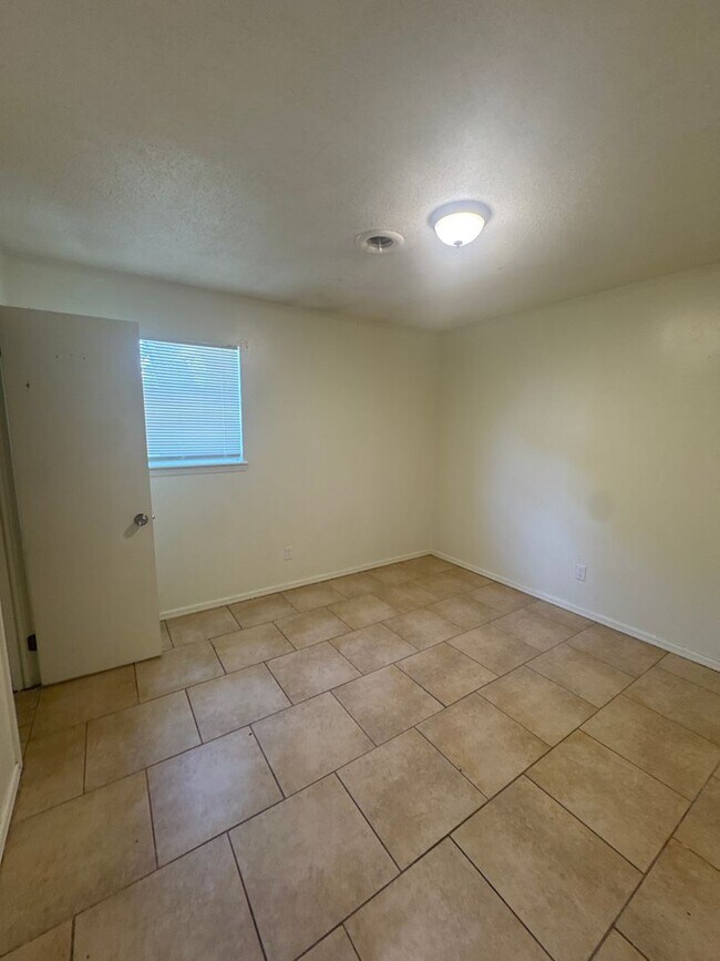 Photo - S. 39TH DUPLEX Unit 3016 S. 39TH
