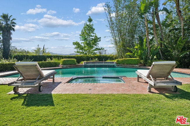 Photo - 8050 Mulholland Dr