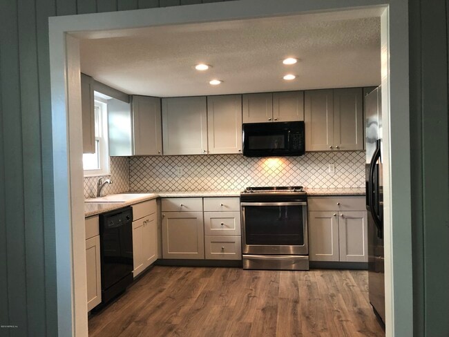 Photo - 2132 Bay Rd
