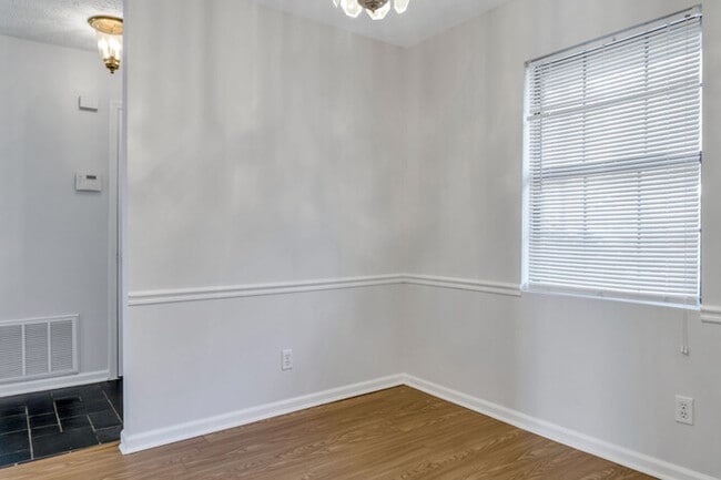 Photo - Spacious 3 bedroom, 2 bathroom House