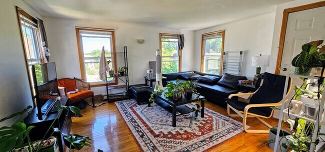 Photo - Must-See Spacious 3-bedroom/1-Bath Unit Brighton