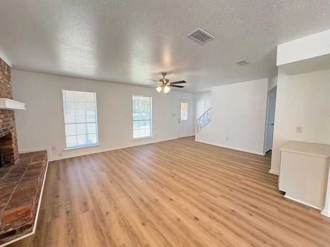 208 Avon Ct