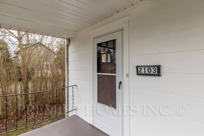 Photo - 2103 17th St NE