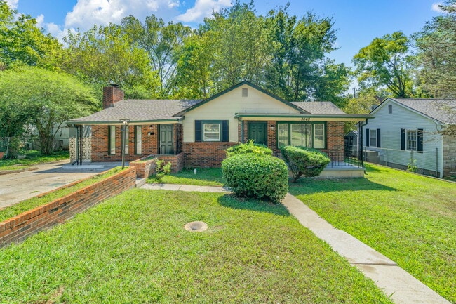 Photo - 3040 Woodbine Ave