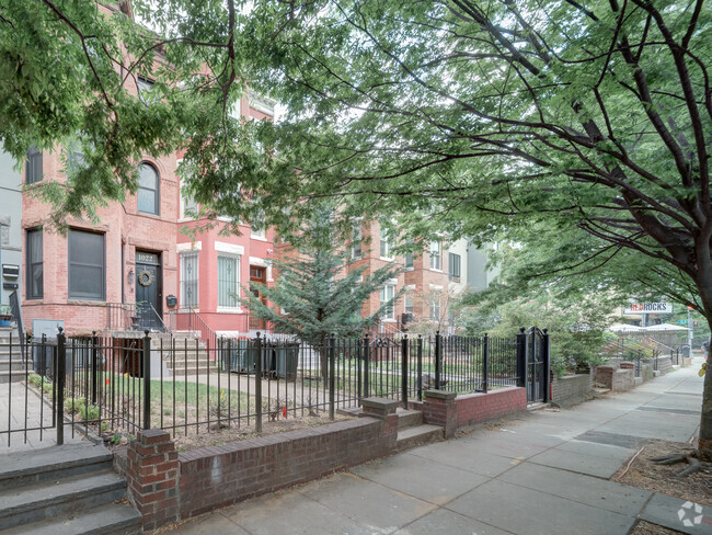 Building Photo - 1022 Park Rd NW Unit 1022 Park Rd NW - B Rental