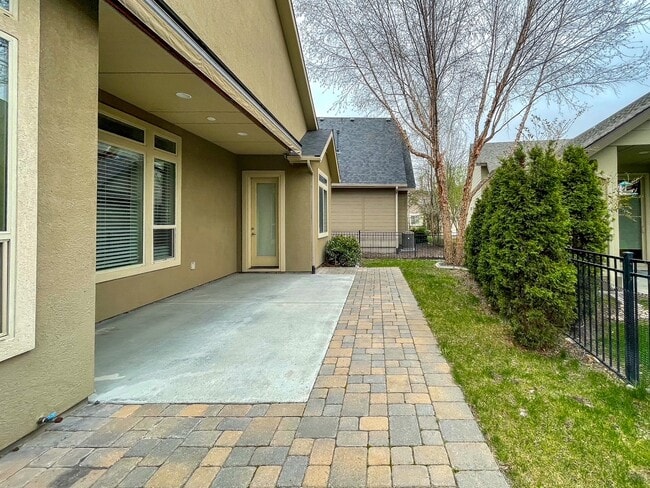 Photo - 307 E Grove Creek Ln