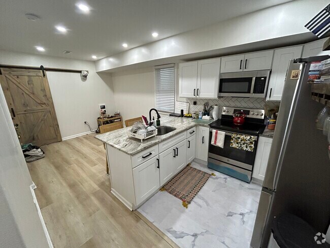 Building Photo - 3104 Richmond St Unit 2 Rental