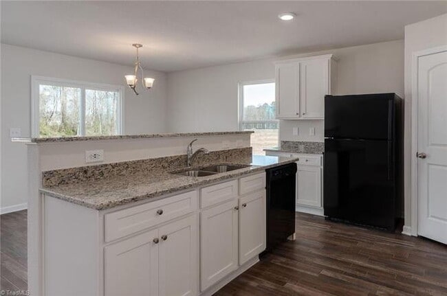 Spacious 3-Bedroom + Loft Home in Meredith Woods – Stylish, Efficient, and Perfect for Entertaining!