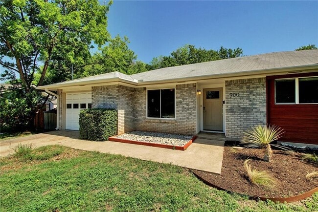 Photo - 900 Aurora Cir