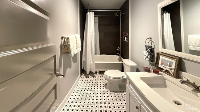Building Photo - 611 E Belmont St Rental