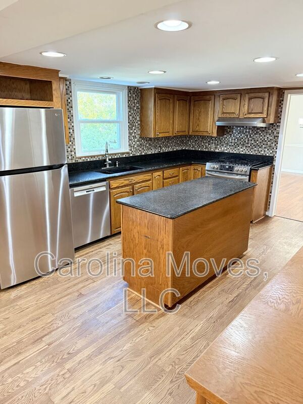 Photo - 121 Chipwood Ln