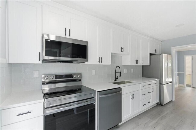 Photo - 2696 Greentree Dr SE