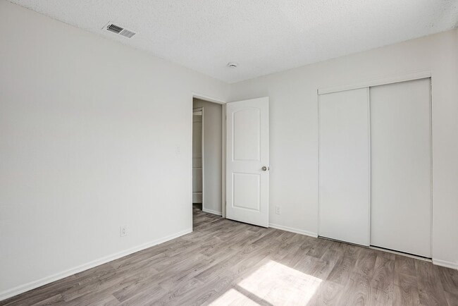 Windsor Arms Apartments