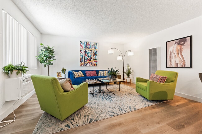 Valencia Apartments - Valencia Apartments