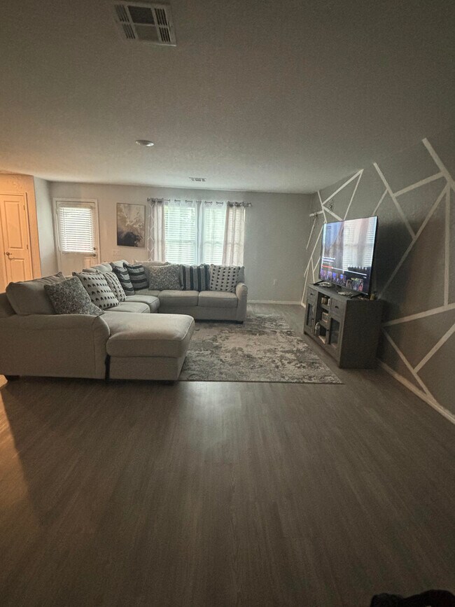 Photo - 7350 London Ml