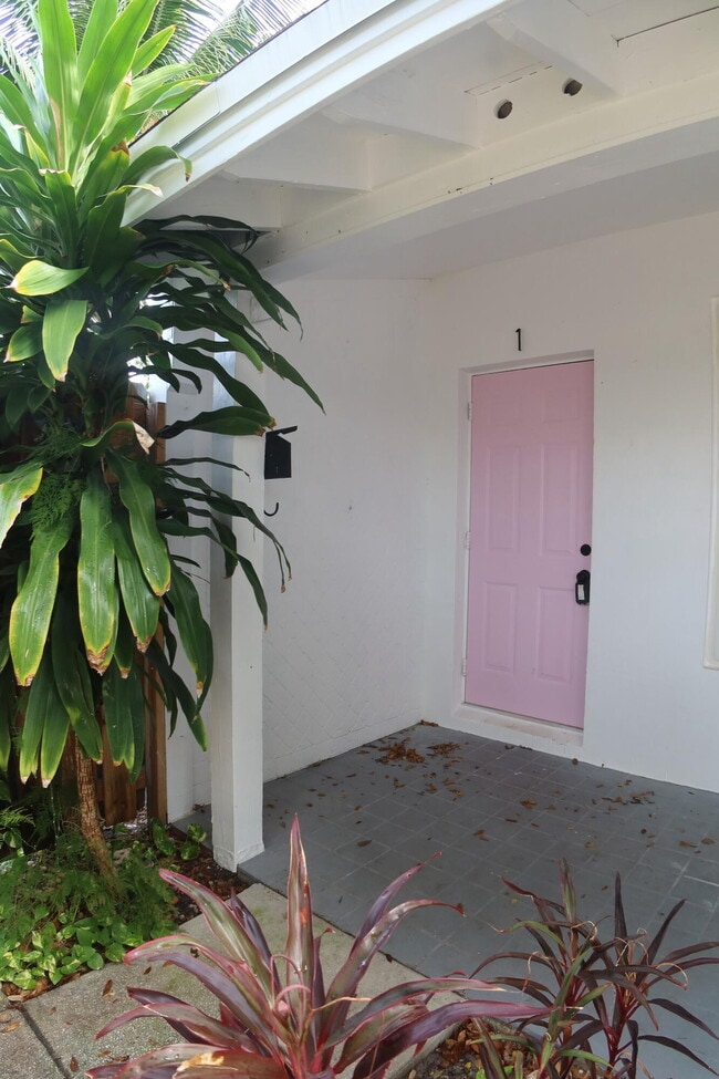 Building Photo - 614 Palm St Unit 1