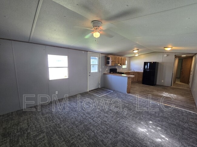 Photo - 700 W Ridgeway Ave