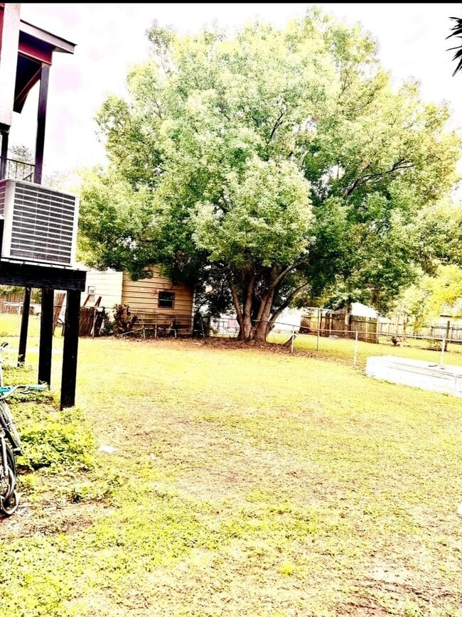 Photo - 2458 Athis St