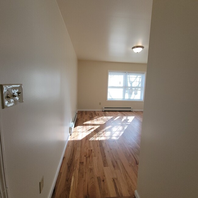 Photo - 127 Carlisle St