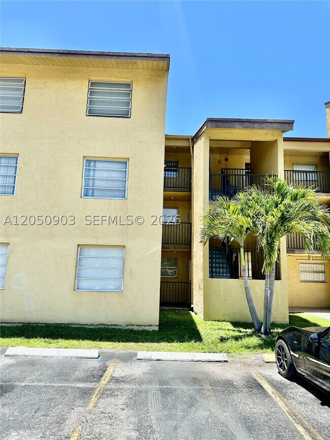 Building Photo - 15430 SW 82nd Ln Unit 633