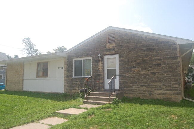 Building Photo - 4945 Walker Ave Unit Apt3