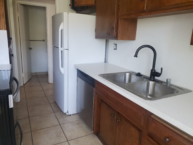 Photo - 1111 S Corning St Unidad 102