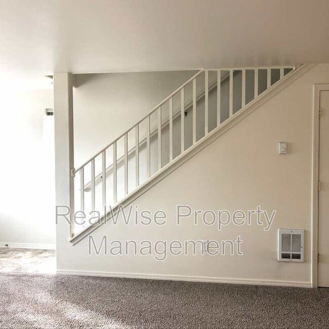 Photo - 548 NE Negus Lp