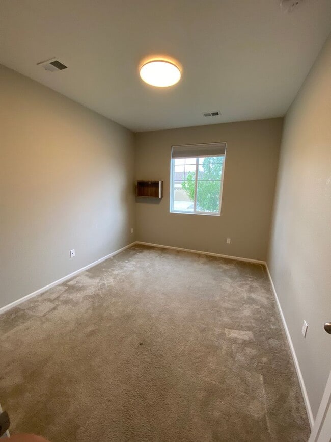 Photo - 4 bedroom 3 bathroom Single Family House in Aurora