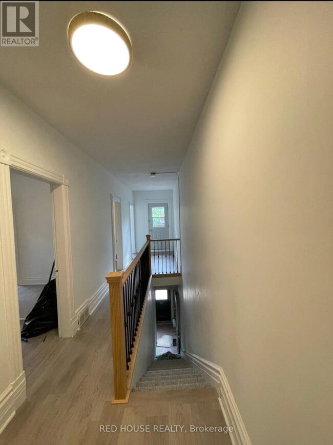 Photo - 323B Woolwich St