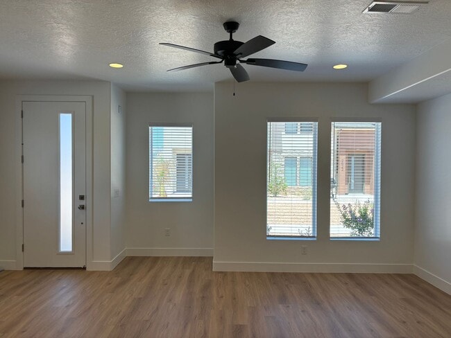 Photo - WOODLAND ESTATES: Townhome - Excellent Location!
