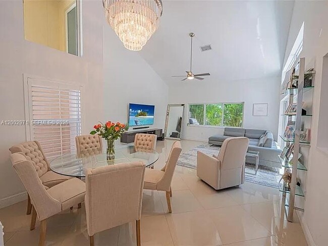 Photo - 1135 W Lake St